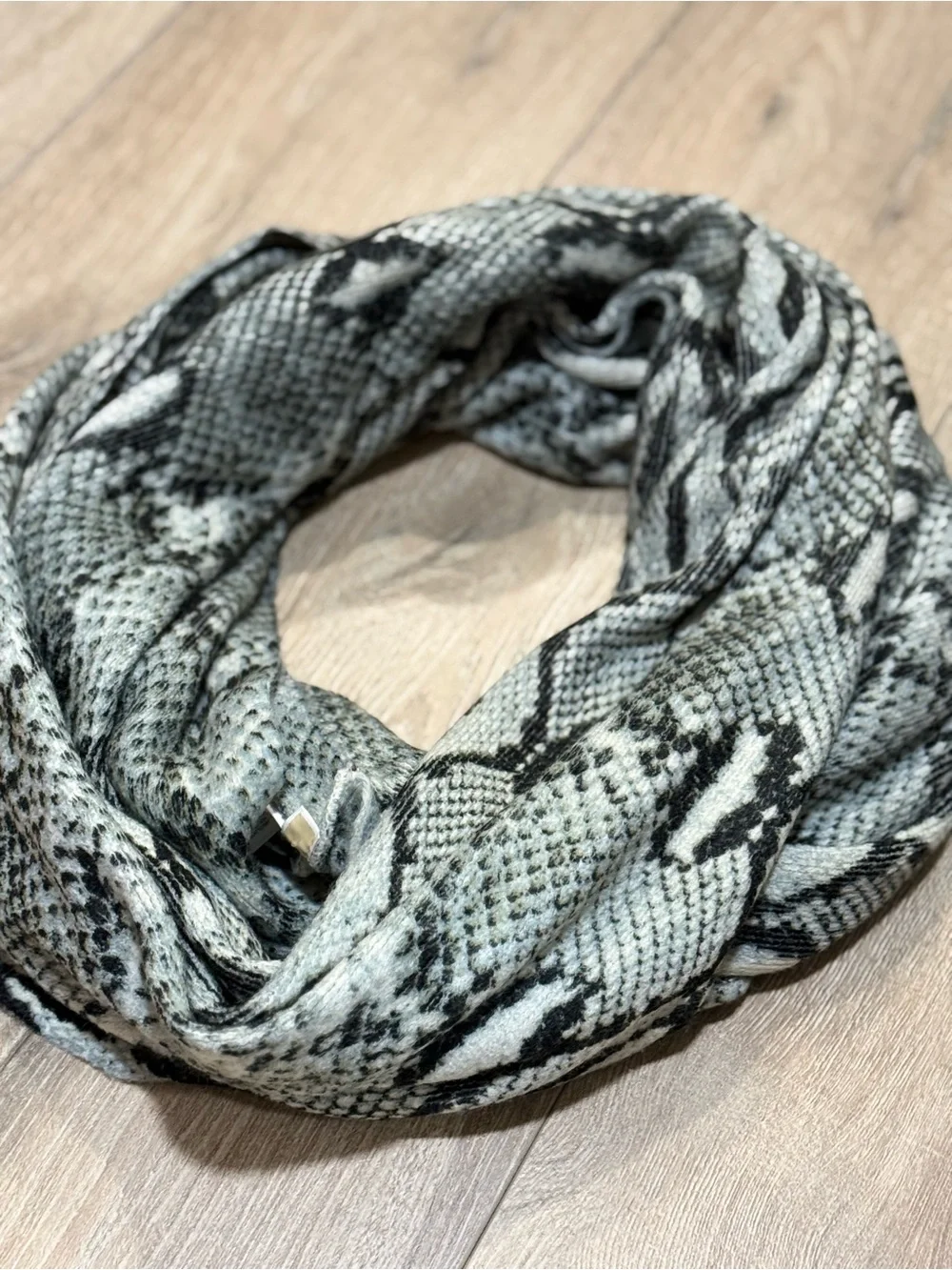 Michael Kors Animal Print Infinity Scarf Gray Black Oversized Knit Wrap